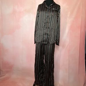 Gilligan & O’Malley black pajama set with stripes